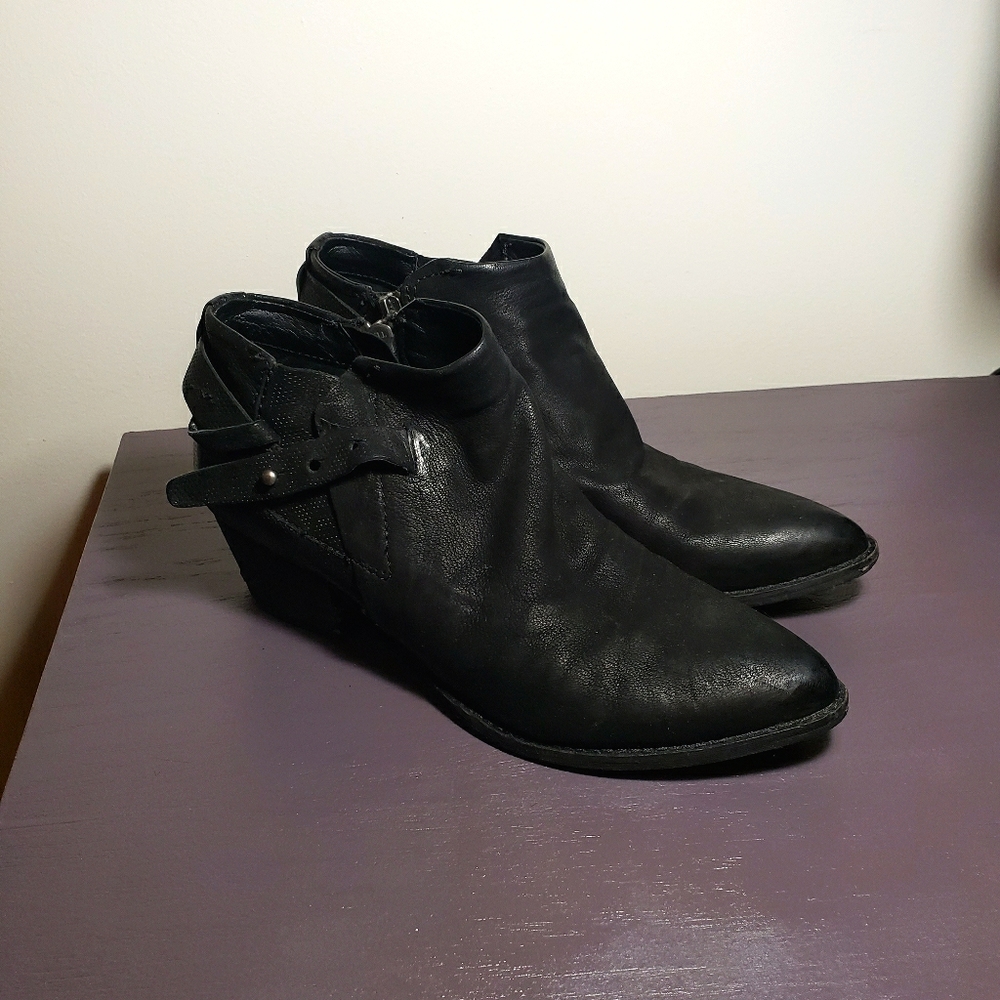 Dolce Vita soft black leather booties Size 8